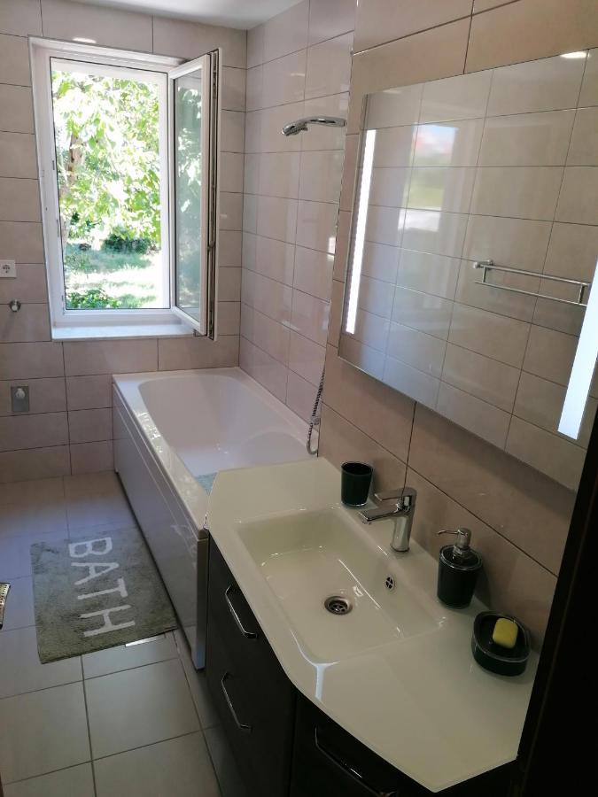 Apartment "B" 50 M From The Beach Zadar Buitenkant foto